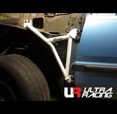 Barra de Refuerzo deportiva Toyota Starlet Ep70/72 UltraRacing 3-puntos Fender Bracketsstyle=