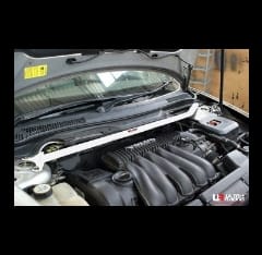 Barra de Refuerzo deportiva Volvo S40 95-04 Turbo UltraRacing Delantera Superior Strutbar 1410style=