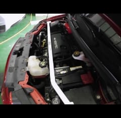 Barra de Refuerzo deportiva Chevrolet Aveo 1.4 11+ UltraRacing Delantera Superior Strutbar